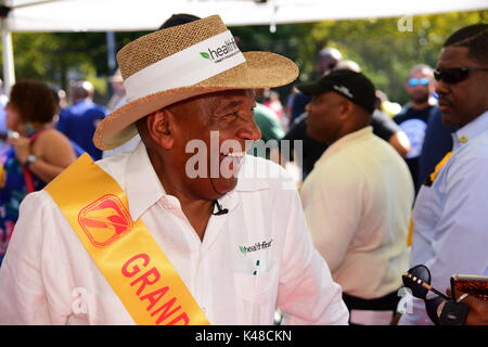 Brooklyn, Vereinigte Staaten. 04 Sep, 2017. 50. jährliche West Indian Day Parade Grand Marshal. Brooklyn feierten Tag der Arbeit 2017 durch die Inszenierung seiner jährlichen West Indian Tag Frühstück in Lincoln Terrasse Park, wo viele der NYC politischen & Gemeindeleiter vor marschieren entlang Eastern Parkway in Brooklyn 50. jährliche West Indian Day Parade sammeln, dann das größte Fest der karibischen Kultur & Geschichte. Credit: Andy Katz/Pacific Press/Alamy leben Nachrichten Stockfoto