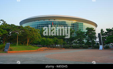 Das International Convention Centre (ICC) Jeju ist in der jungmun Resort in Seogwipo auf der Insel Jeju in Südkorea Stockfoto