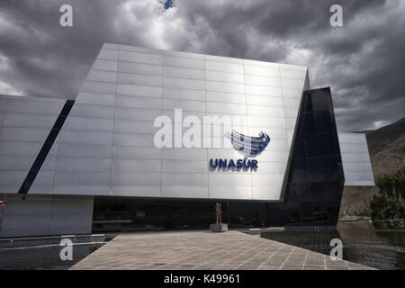 Am 1. August 2016 in Quito, Ecuador: Moderne Architektur der UNASUR Gebäude, das auf dem Äquator gebaut wurde Stockfoto