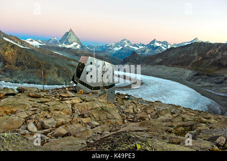 Monte Rosa Hütte, Monte Rosa Hütte, über den Gletscher Gornergletscher, Zermatt, Schweiz Stockfoto