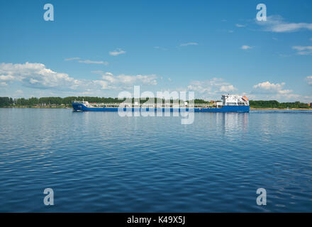 Dry Cargo Schiff an der Wolga, Stadt Jaroslawl. Goldener Ring Russlands Stockfoto