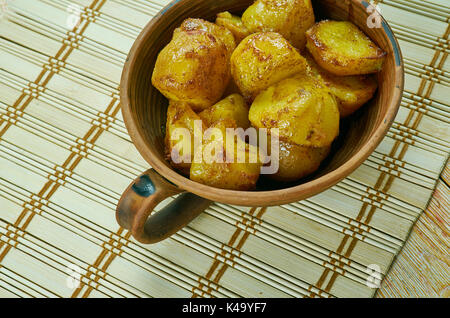 Geräucherter Paprika Gebratene Kartoffeln, Nahaufnahme Mahlzeit im Englischen Stil geröstete Kartoffeln Stockfoto