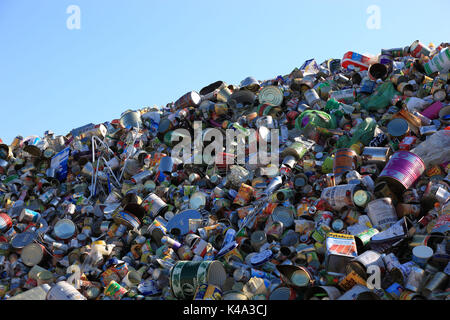 Abfallwirtschaft, bestand auf das Recycling, Getränkedosen, verzinnt, Abfallwirtschaft, Lager zum Recycling, Getraenkedosen, Weissblech Stockfoto