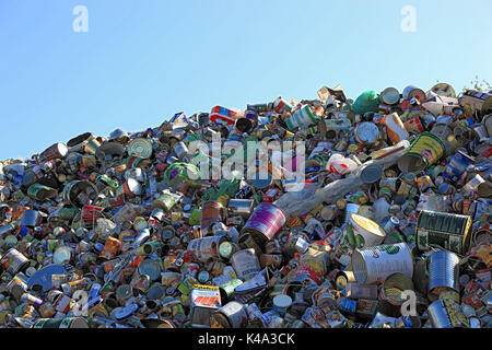 Abfallwirtschaft, bestand auf das Recycling, Getränkedosen, verzinnt, Abfallwirtschaft, Lager zum Recycling, Getraenkedosen, Weissblech Stockfoto