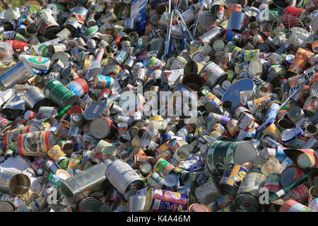 Abfallwirtschaft, bestand auf das Recycling, Getränkedosen, verzinnt, Abfallwirtschaft, Lager zum Recycling, Getraenkedosen, Weissblech Stockfoto