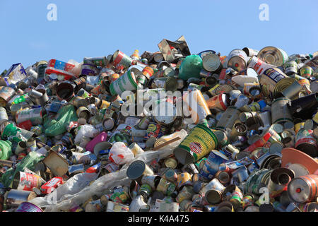 Abfallwirtschaft, bestand auf das Recycling, Getränkedosen, verzinnt, Abfallwirtschaft, Lager zum Recycling, Getraenkedosen, Weissblech Stockfoto