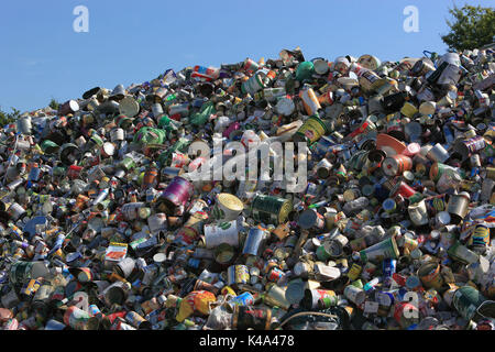 Abfallwirtschaft, bestand auf das Recycling, Getränkedosen, verzinnt, Abfallwirtschaft, Lager zum Recycling, Getraenkedosen, Weissblech Stockfoto