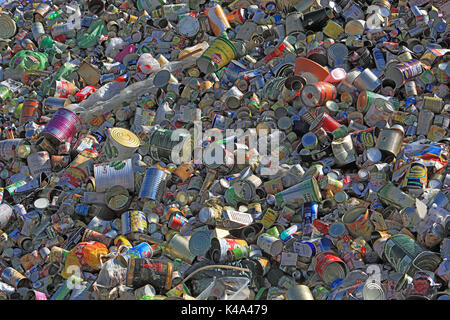 Abfallwirtschaft, bestand auf das Recycling, Getränkedosen, verzinnt, Abfallwirtschaft, Lager zum Recycling, Getraenkedosen, Weissblech Stockfoto