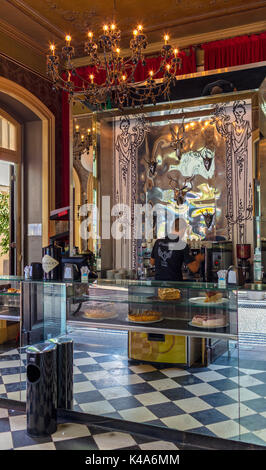 Cafe Und Bar In Funchal Auf Madeira Stockfoto