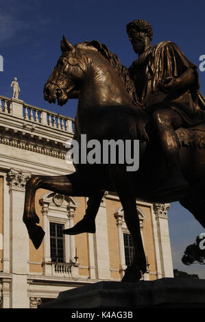 Reiterstatue des römischen Kaisers Marcus Aurelius (121 - 180). Antonine Dynastie. Kopie einer Römischen original. Campidoglio entfernt. Rom. Italien. Stockfoto