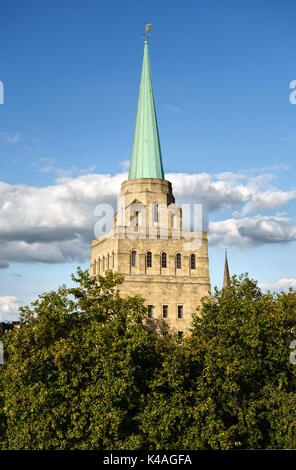 Oxford, UK. Der Turm von Nuffield College (1949) von der Burghügel gesehen Stockfoto