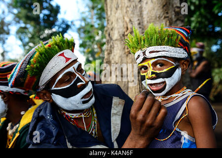 Zubereitungen der Hochland Stämme, Haken Ambe, für den großen Sing-Sing Festival, Goroka, Papua-Neuguinea Stockfoto