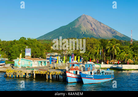 Fährhafen Moyogalpa auf der Insel Ometepe mit dem Vulkan Concepcion, Nicaragua See (Lago Cocibolca), Nicaragua Stockfoto