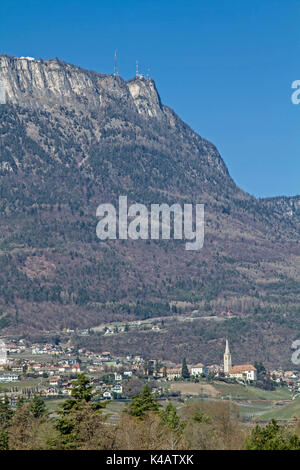 Kaltern ist eine Gemeinde in Südtirol und ist auf der touristisch frequentierten Weinstraße Stockfoto