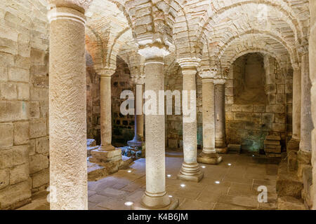 Krypta im Abbazia di San Salvatore Kirche in Italien Stockfoto