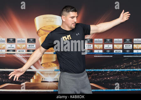 Berlin, Deutschland. 5. Sep 2017. Marco Huck, während eine kleine Ausbildung, Medien im Sauerland Fitnessraum, GER, Berlin, 05.09.2017, Foto: Uwe Koch/fotobasis.de Quelle: Uwe Koch/Alamy leben Nachrichten Stockfoto