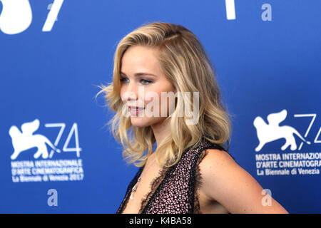 Lido di Venezia, Italien. 05 Sep, 2017. Europa, Italien, Lido di Venezia, 05. September 2017: Die Schauspielerin Jennifer Lawrence am Fotoshooting des Films 'Mutter!', Regisseur Darren Aronofsky, 74. Internationalen Filmfestspielen Venedig Kredit Kredit: Ottavia Da Re/Sintesi/Alamy leben Nachrichten Stockfoto