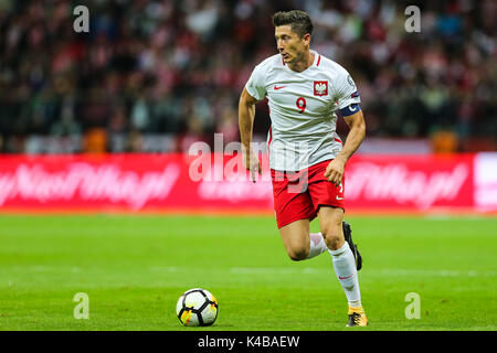 Großbritannien und Irland RECHTE NUR Robert Lewandowski von Polen während der FIFA WM 2018 Qualifikation Gruppe E Übereinstimmung zwischen Polen und Kasachstan auf nationaler Stadium am 4. September 2017 in Warschau, Polen. (Foto durch Olimpik/Pixathlon/phcimages.com) Stockfoto