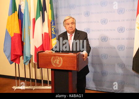 Uno, New York, USA. 5. Sep 2017. UN-Sec-Gen Antonio Guterres unterrichtete drücken Sie auf Nordkorea, Myanmar und Klimawandel vor der UN-Generalversammlung. Foto: Matthew Russell Lee/Innere Stadt Drücken Sie Credit: Matthew Russell Lee/Alamy leben Nachrichten Stockfoto