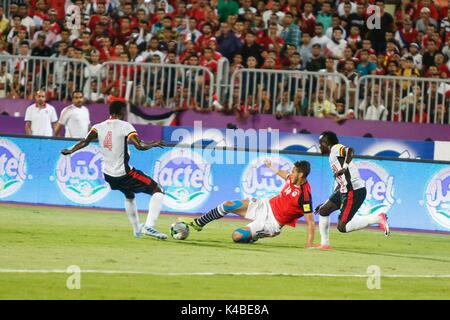 Alexandria, Ägypten. 5. Sep 2017. Während der WM 2018 Gruppe E qualifizierenden Fußballspiel zwischen Ägypten und Uganda am Borg El Arab Stadion in Alexandria, Ägypten, Dienstag, Sept. 5, 2017. Credit: Islam André/Alamy leben Nachrichten Stockfoto