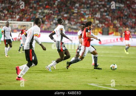 Alexandria, Ägypten. 5. Sep 2017. Während der WM 2018 Gruppe E qualifizierenden Fußballspiel zwischen Ägypten und Uganda am Borg El Arab Stadion in Alexandria, Ägypten, Dienstag, Sept. 5, 2017. Credit: Islam André/Alamy leben Nachrichten Stockfoto