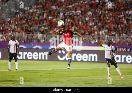 Alexandria, Ägypten. 5. Sep 2017. Während der WM 2018 Gruppe E qualifizierenden Fußballspiel zwischen Ägypten und Uganda am Borg El Arab Stadion in Alexandria, Ägypten, Dienstag, Sept. 5, 2017. Credit: Islam André/Alamy leben Nachrichten Stockfoto