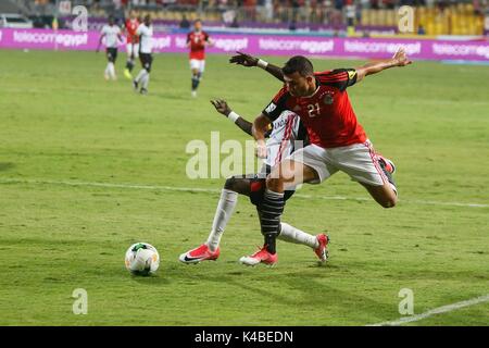 Alexandria, Ägypten. 5. Sep 2017. Während der WM 2018 Gruppe E qualifizierenden Fußballspiel zwischen Ägypten und Uganda am Borg El Arab Stadion in Alexandria, Ägypten, Dienstag, Sept. 5, 2017. Credit: Islam André/Alamy leben Nachrichten Stockfoto