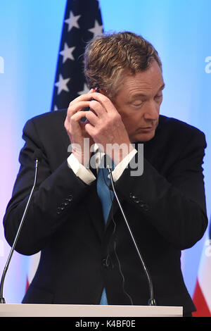 Mexiko City, Mexiko. 05 Sep, 2017. United States Trade Representative Robert Lighthizer wieder seine Kopfhörer während der Pressekonferenz der NAFTA-Verhandlungen. Die NAFTA (North American Free Trade Agreement) ist eine Vereinbarung, die durch die Vereinigten Staaten von Amerika, Kanada und Mexiko unterzeichnet, eine trilaterale Handelsblock zwischen diesen 3 Ländern in Nordamerika zu erstellen. Mexiko City, Mexiko am 05. September 2017. Credit: SOPA Images Limited/Alamy leben Nachrichten Stockfoto