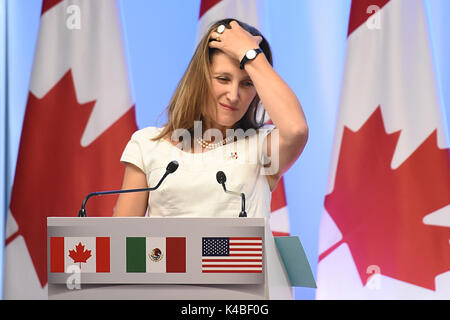 Mexiko City, Mexiko. 05 Sep, 2017. Minister für Auswärtige Angelegenheiten von Kanada Chrystia Freeland spricht während der Pressekonferenz der NAFTA-Verhandlungen. Die NAFTA (North American Free Trade Agreement) ist eine Vereinbarung, die durch die Vereinigten Staaten von Amerika, Kanada und Mexiko unterzeichnet, eine trilaterale Handelsblock zwischen diesen 3 Ländern in Nordamerika zu erstellen. Mexiko City, Mexiko am 05. September 2017. Credit: SOPA Images Limited/Alamy leben Nachrichten Stockfoto