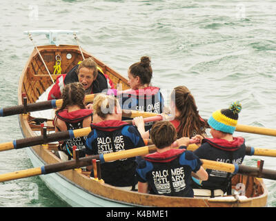 03, September, 2017. Meine Damen jährlichen Meisterschaften und unter 16 Jahren Kategorien der historischen Cornish traditionelle Pilot gig Boot Rudern an Ne Stockfoto