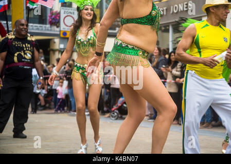 Die Brasilianischen Tänzer, Karneval, Kingston Kingston upon Thames, Surrey, UK 03/09/2017 Stockfoto