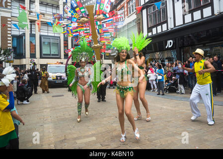 Die Brasilianischen Tänzer, Karneval, Kingston Kingston upon Thames, Surrey, UK 03/09/2017 Stockfoto