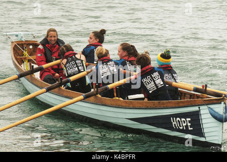 03, September, 2017. Meine Damen jährlichen Meisterschaften und unter 16 Jahren Kategorien der historischen Cornish traditionelle Pilot gig Boot Stockfoto