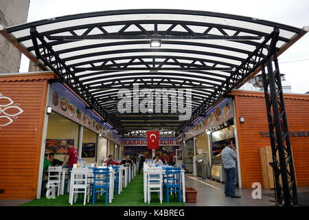 Renovierte Fischmarkt im Galata Brücke, Balik Pazari Stockfoto