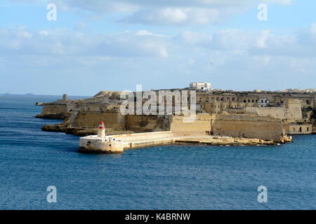 Blick von Fort St. Elmo in Valletta auf Fort Ricasoli, Malta Stockfoto