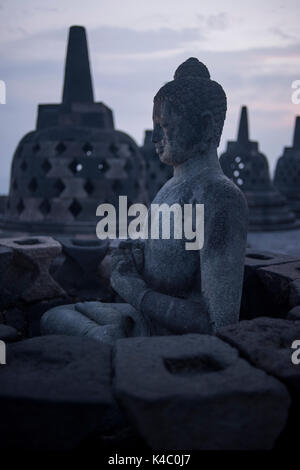 Buddha Statue am borobudor Tempel in Java, Indonesien. Stockfoto