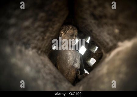 Buddha Statue am borobudor Tempel in Java, Indonesien. Stockfoto