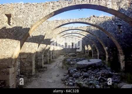 Alte Olivenpresse, Agios Georgios (Saint George) Kloster, Karydi, Apokoronas, Kreta, Griechenland Stockfoto