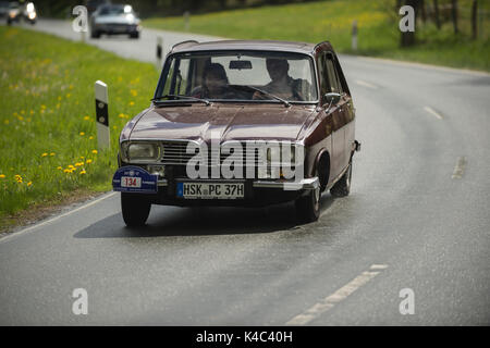 Brilon, Deutschland - 13. Mai 2017: Oldtimer Sauerland Round trip Renault R Stockfoto