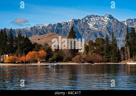 Schönen Blick auf Queenstown und Mt Remarkables in South Island, Neuseeland. Stockfoto