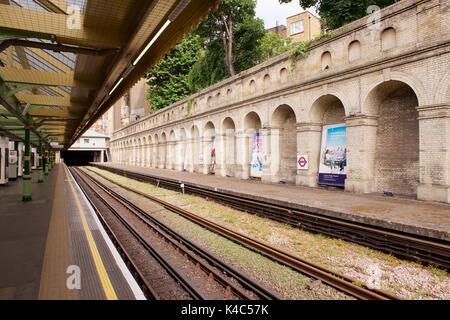 U-Bahnstation South Kensington in London. Stockfoto