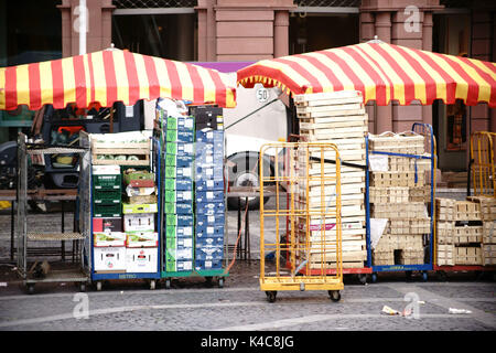 Reinigung Des Wochenmarktes Mainz Stockfoto