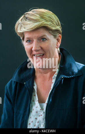 Preisgekrönte Broadcaster, Journalist und Autor Clare Balding besucht einen Fotoauftrag während des Edinburgh International Book Festival am 12. August 2017 Stockfoto