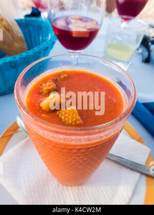 Traditionelle kalte spanische Tomatensuppe gazpacho Stockfoto