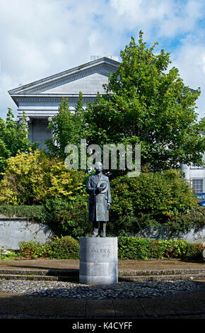 Statue von Eamon de Valera, vor dem Gerichtsgebäude, Ennis, County Clare, Irland Stockfoto