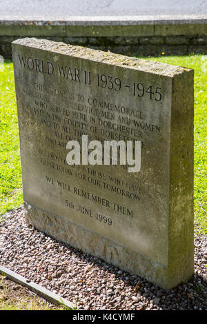 DORCHESTER, Großbritannien - 15. AUGUST 2017: ein Denkmal auf dem Gelände des in Dorchester halten, das Gedenken an die Soldaten und Soldatinnen, die in Dor serviert. Stockfoto