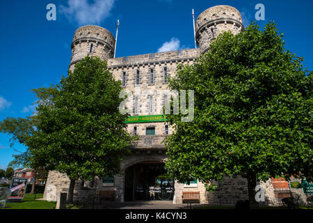 DORCHESTER, Großbritannien - 15. AUGUST 2017: Ein Blick auf die in Dorchester, Dorset halten, am 15. August 2017. Die jetzt halten Häuser das Militärmuseum für Devon ein Stockfoto