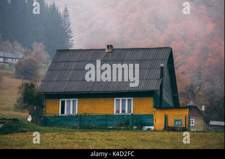 Holz- Haus in den Bergen Stockfoto