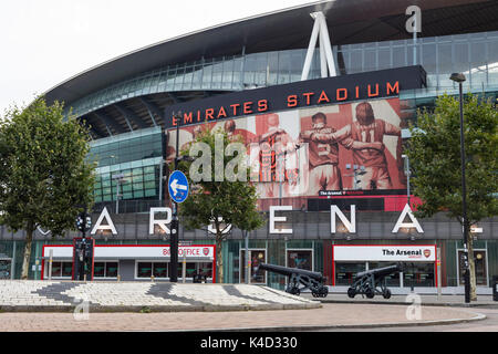 London, Großbritannien - 3 September 2017: Blick auf den Haupteingang des Arsenal Emirates Stadion. Stockfoto