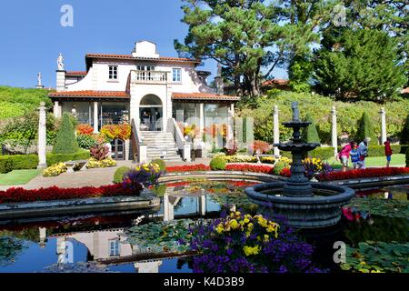 Die wunderschönen italienischen Garten in Compton Acres Stockfoto